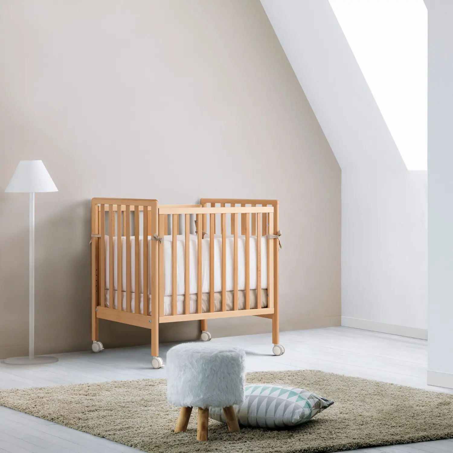 Lettino Flippy 4in1 Culla-Culla Fianco Letto- Letto e Divanetto Naturale con Tessile righe Tortora - collezioni