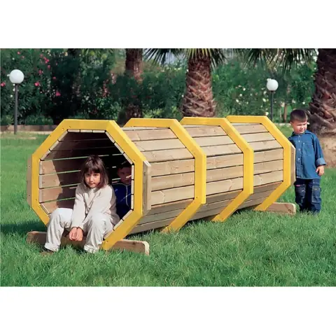 Tunnel Ottagonale In Legno